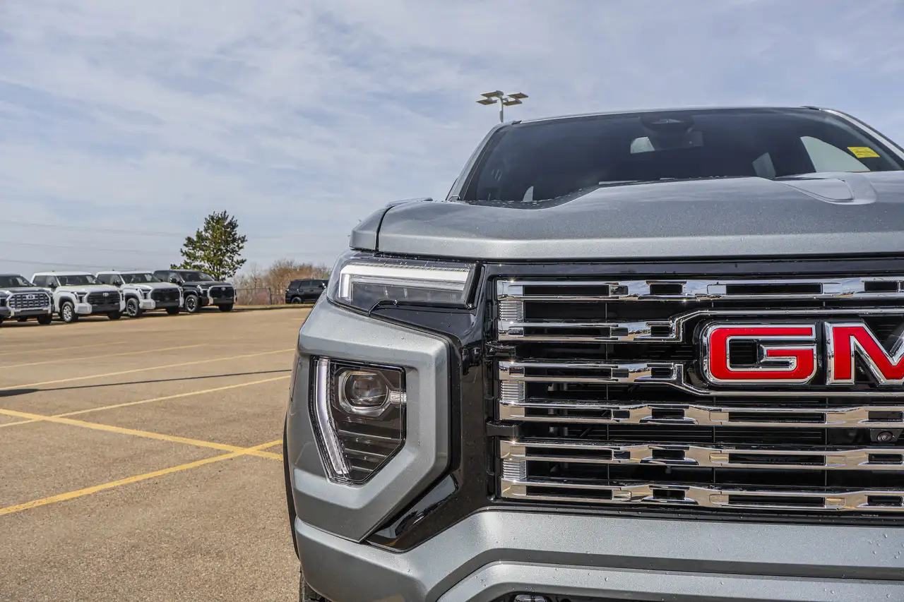 GMC Canyon снимка GMC Canyon