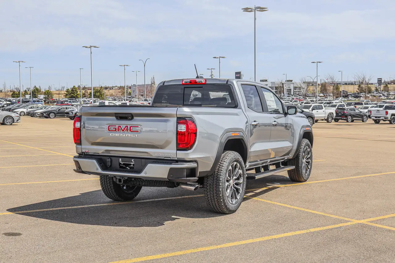 GMC Canyon снимка GMC Canyon