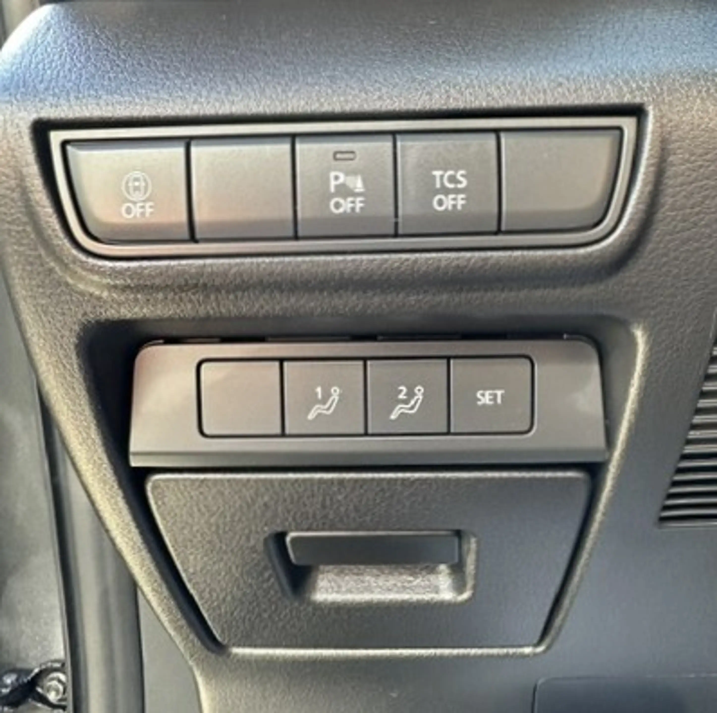 Mazda MX-30 Advantage 35,5 kWh e-SKYACTIV EV MX-30 Advantage 3 — photo 11