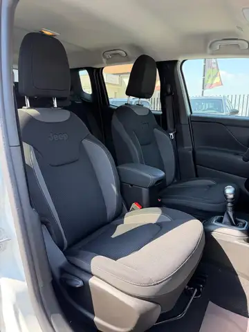 Jeep Renegade view 6