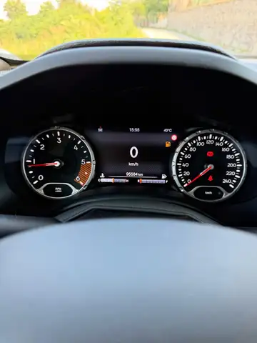 Jeep Renegade view 4
