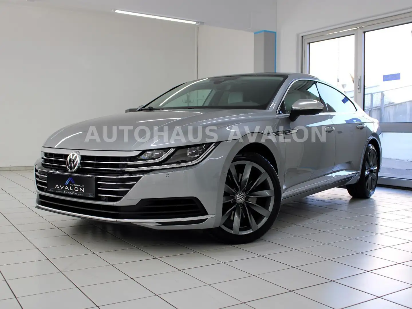 Volkswagen Arteon 4M PANO~LEDER~AHK~DYN®~KAM~ACC~KEYL~19'' Silber - 1