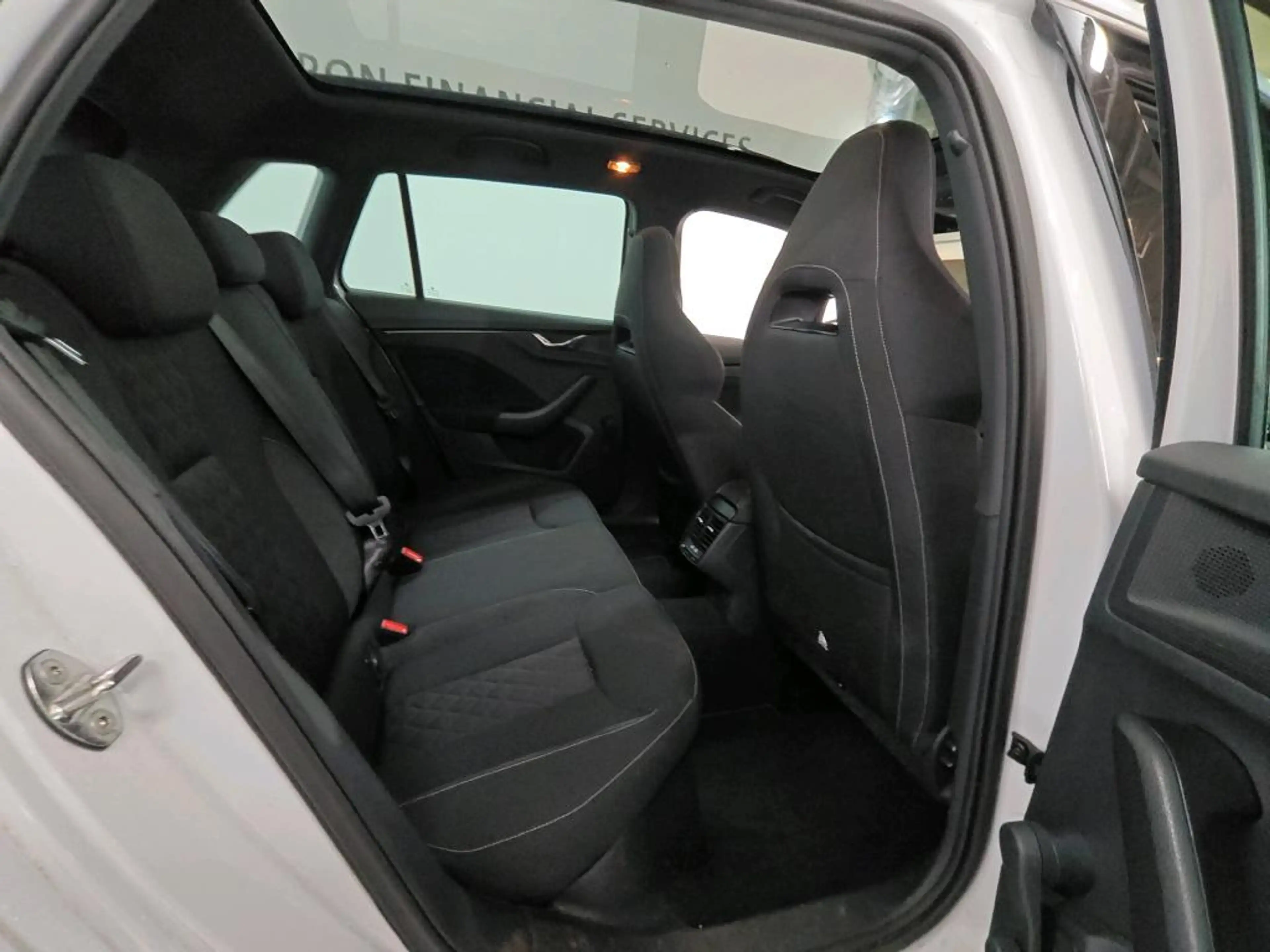 Skoda Kamiq 1.0 TSI 110pk Sport Business / Panorama dak / Navi — photo 6