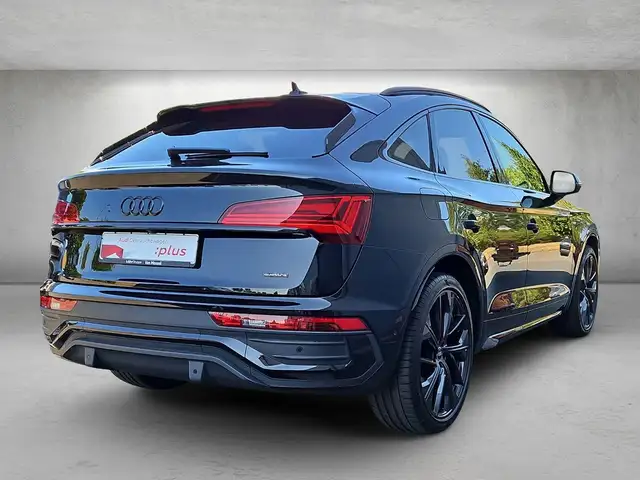 Audi Q5 view 3