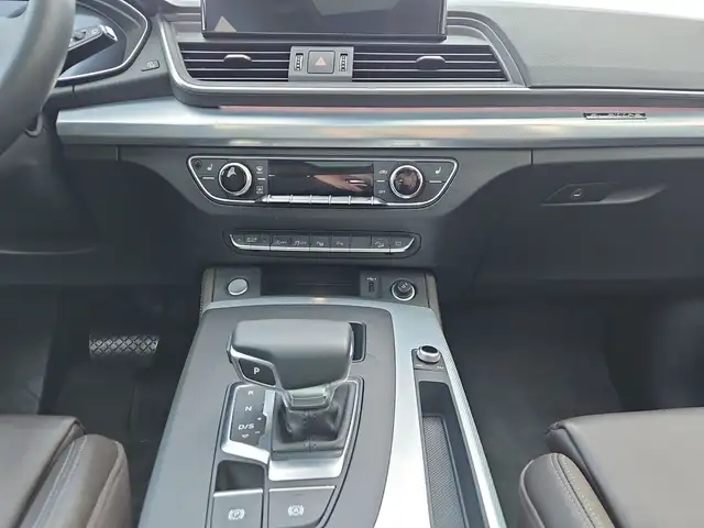 Audi Q5 view 9