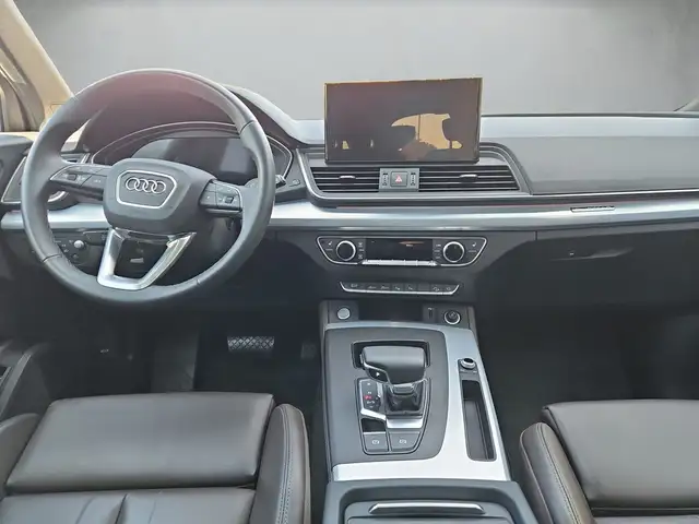 Audi Q5 view 8