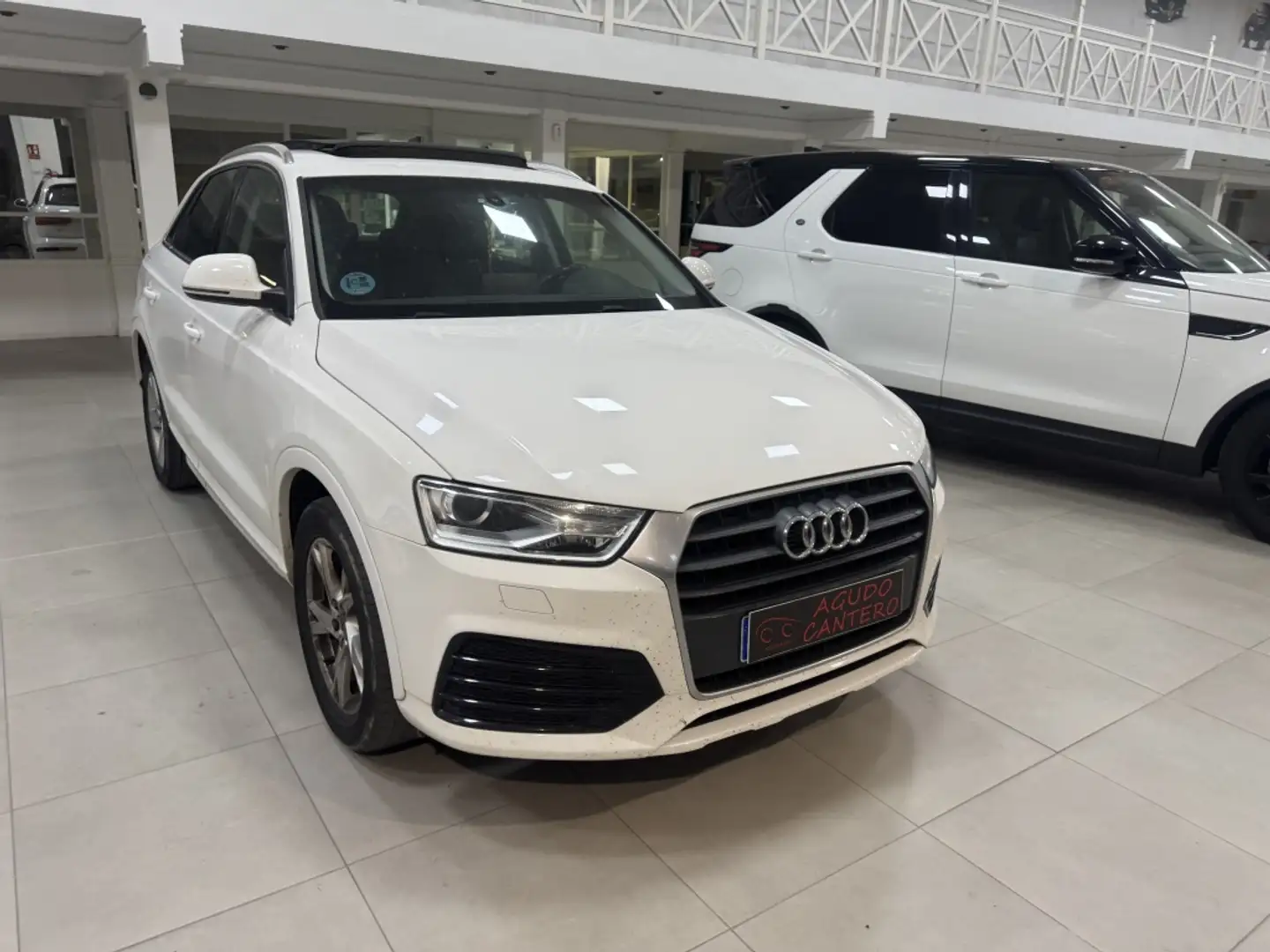 Audi Q3 2.0TDI 88kW(4.75) Weiß - 1