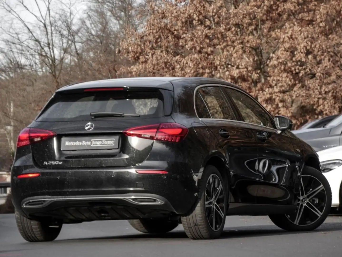 Mercedes-Benz A 250 e Progressive/Pano/AHK/MBeam/Cam/Totw/18" Schwarz - 2