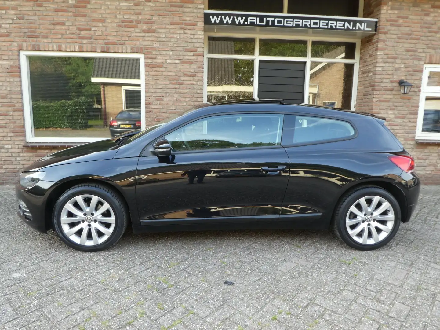 Volkswagen Scirocco 1.4 TSI Highline Plus Navi / Panoramadak Zwart - 2