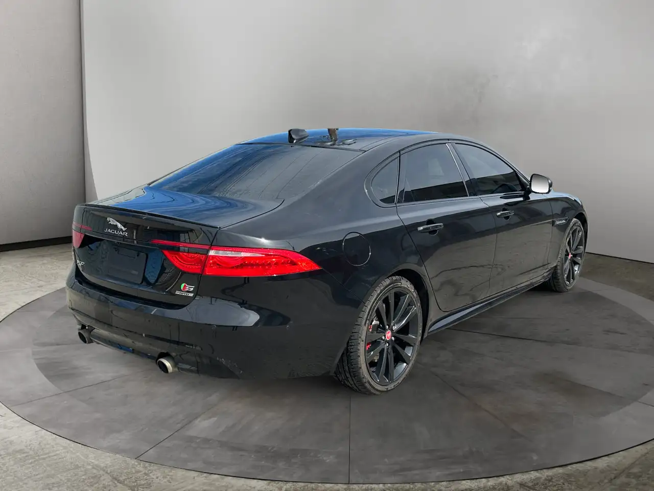 Jaguar XF снимка Jaguar XF