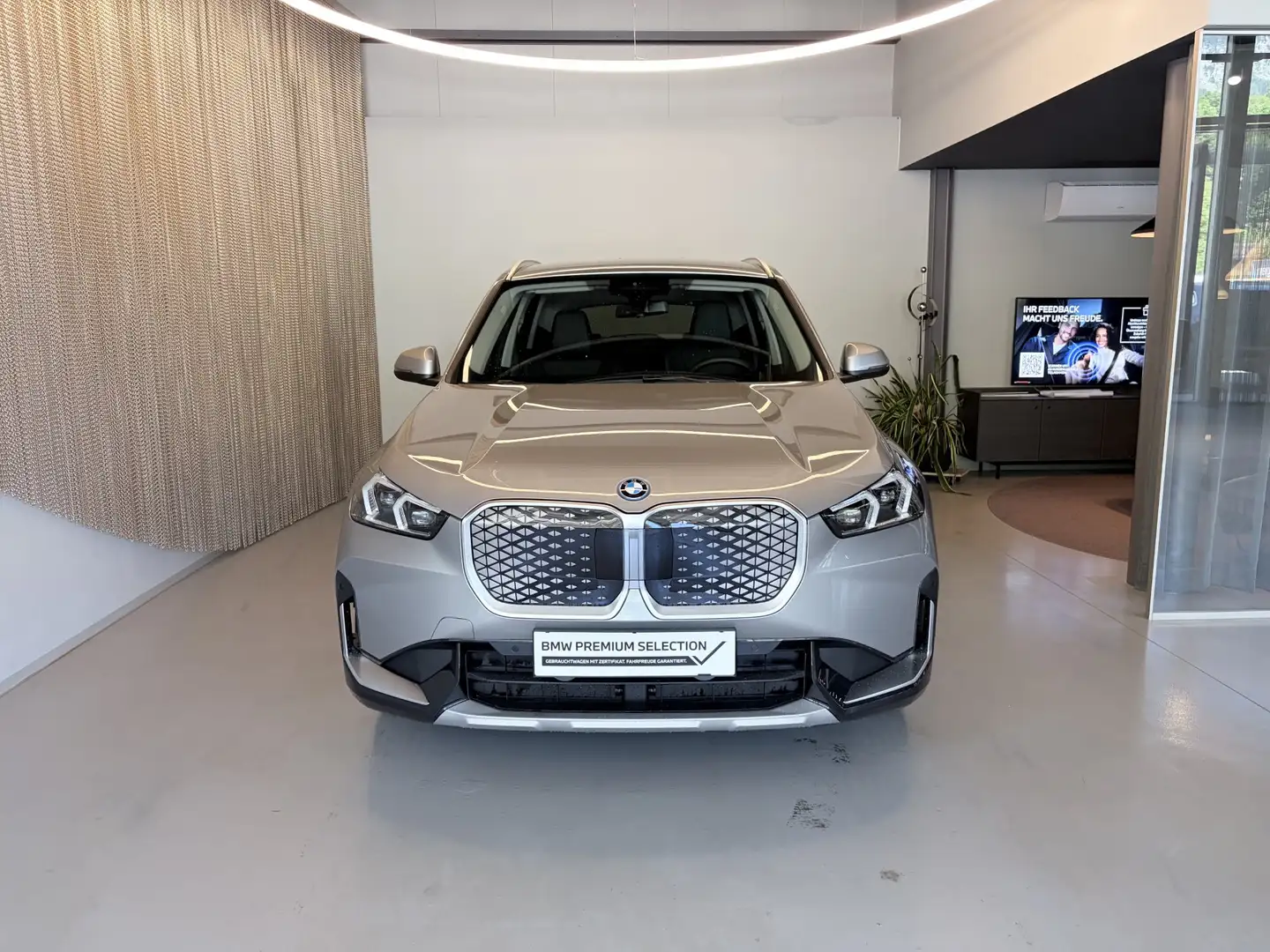 BMW iX1 eDrive20 Silber - 2