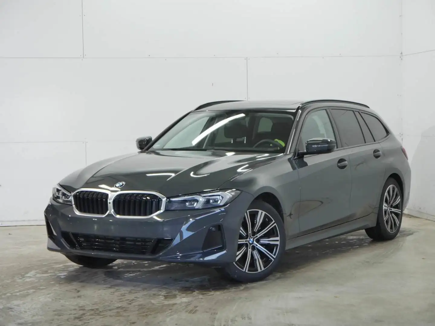 BMW 318 i Touring AHK HUD RFK 18" eSitze Pano 360° Grigio - 1