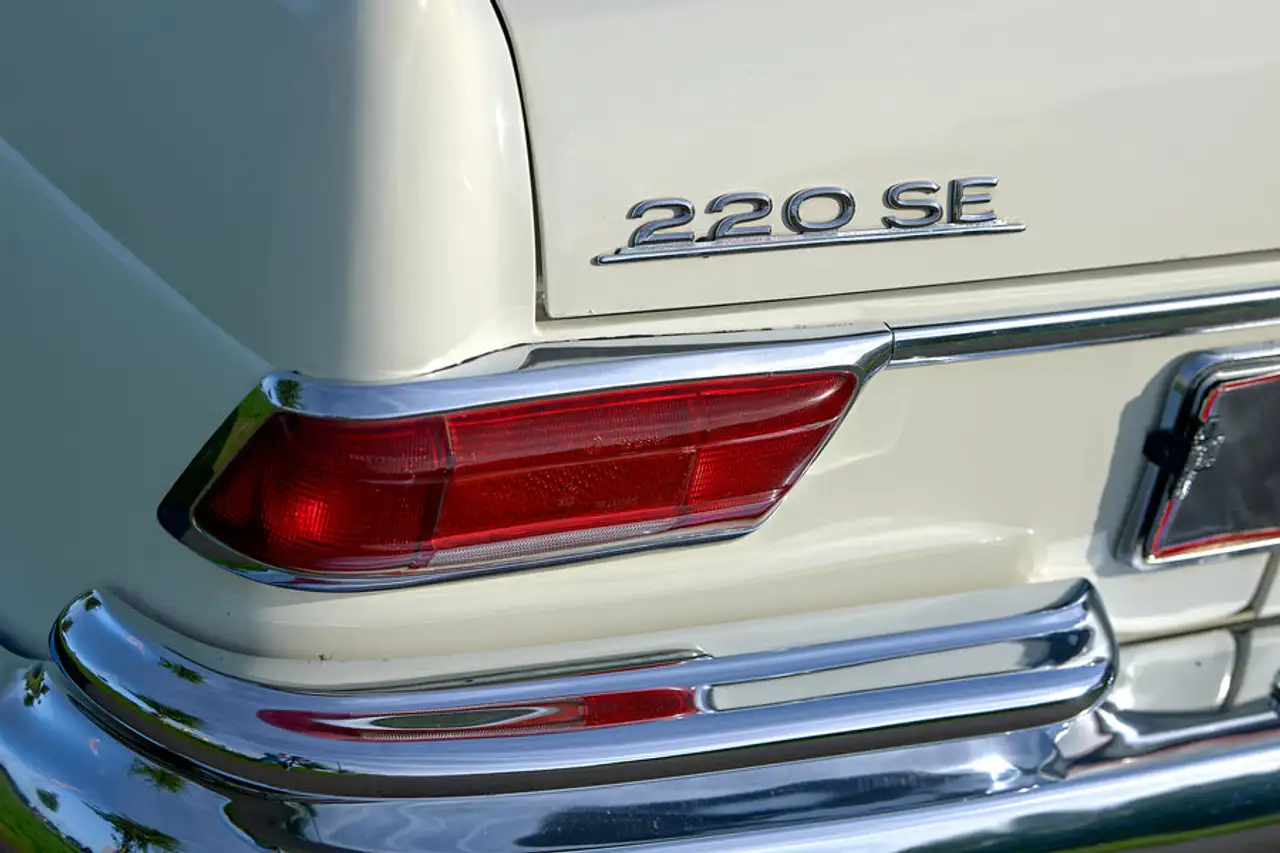 Mercedes-Benz 220 SEB Cabriolet // seit 60 Jahren in einer Familie!, foto 11