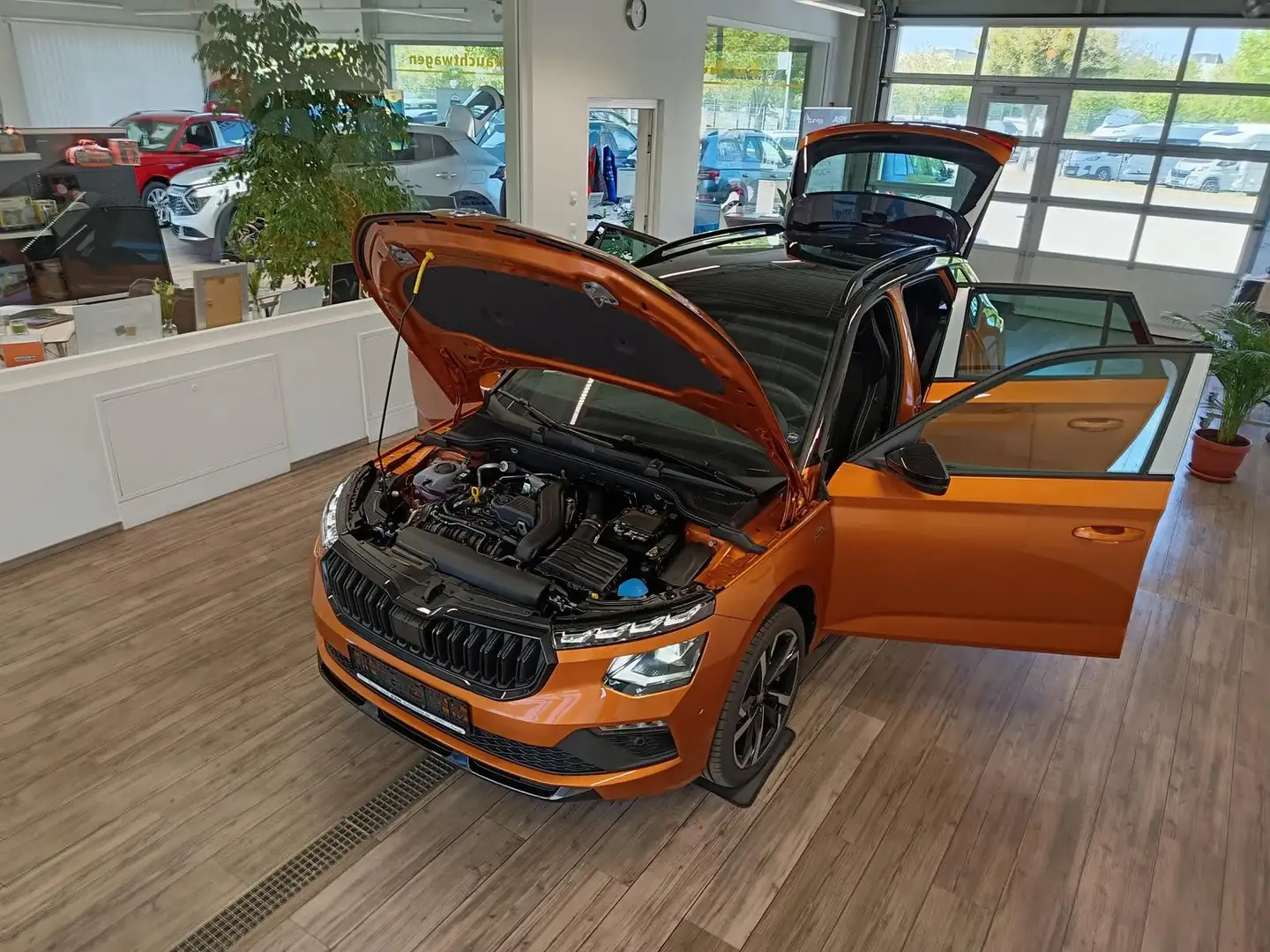Skoda Kamiq Monte Carlo 1,5 TSI DSG*PANO*AHK*5J.GARANT Orange - 2