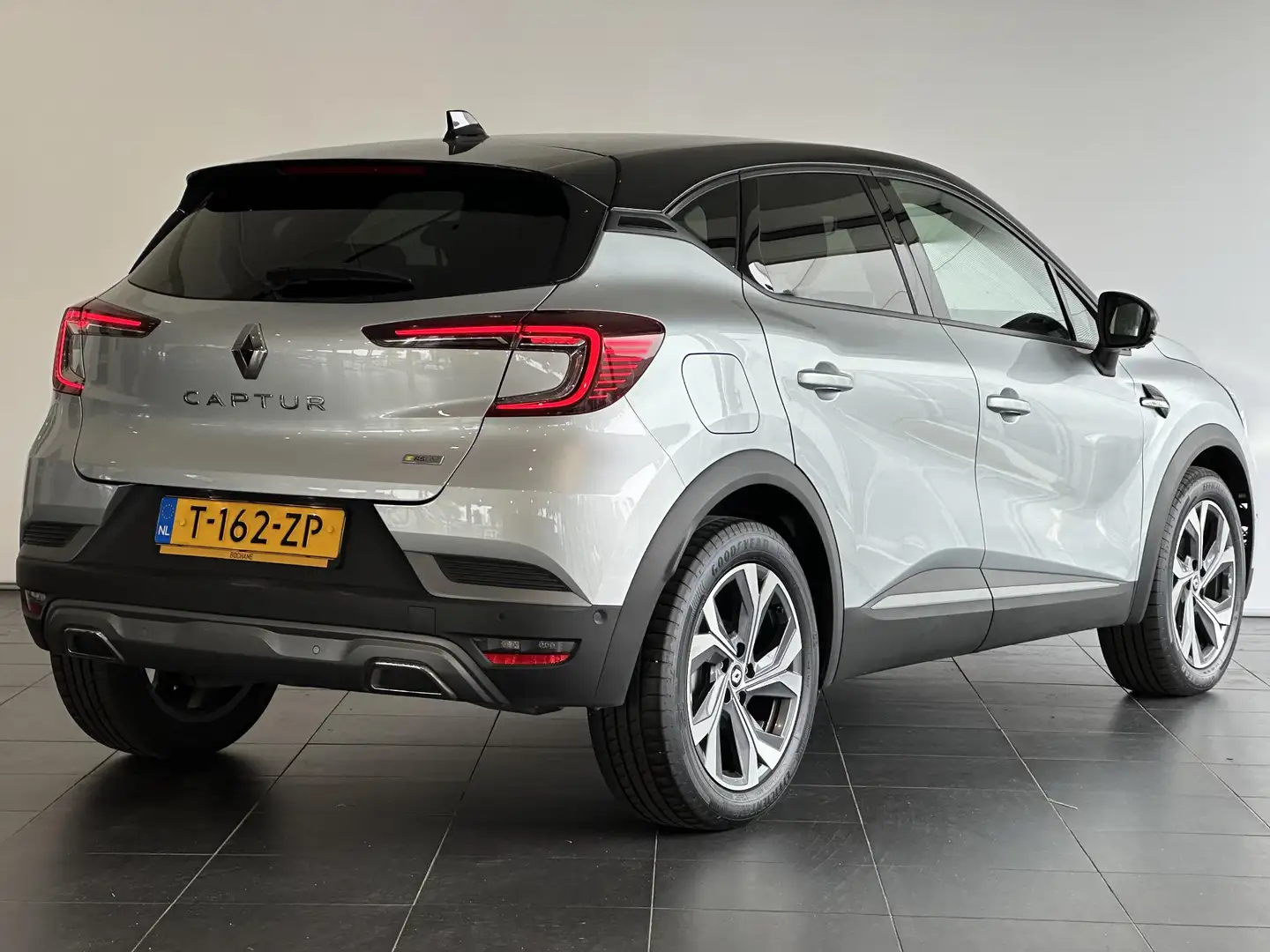 Renault Captur 1.3 Mild Hybrid 160 EDC R.S. Line | NAVIGATIE | CA Grau - 2