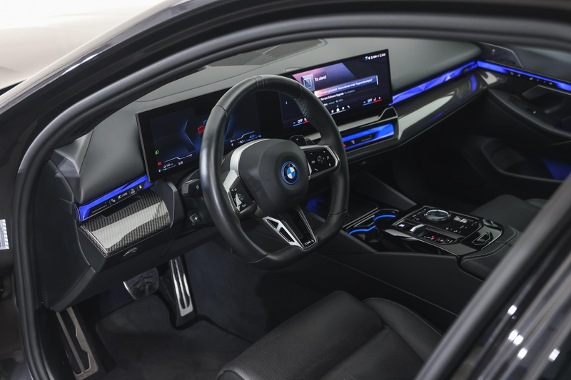 BMW 550 5 Serie 550e xDrive M Sport Automaat / Trekhaak / — photo 8