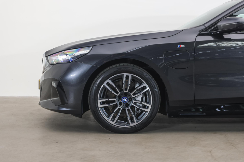 BMW 550 5 Serie 550e xDrive M Sport Automaat / Trekhaak / — photo 4
