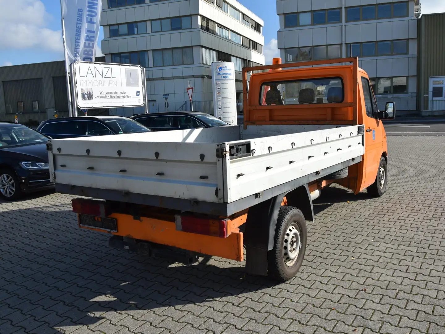 Mercedes-Benz Sprinter 211 CDI (902.611/12) Orange - 2