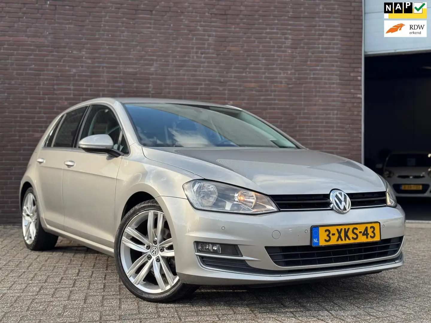 Volkswagen Golf 1.4 TSI Business Edition Navi | Cruise | Camera | Gris - 1