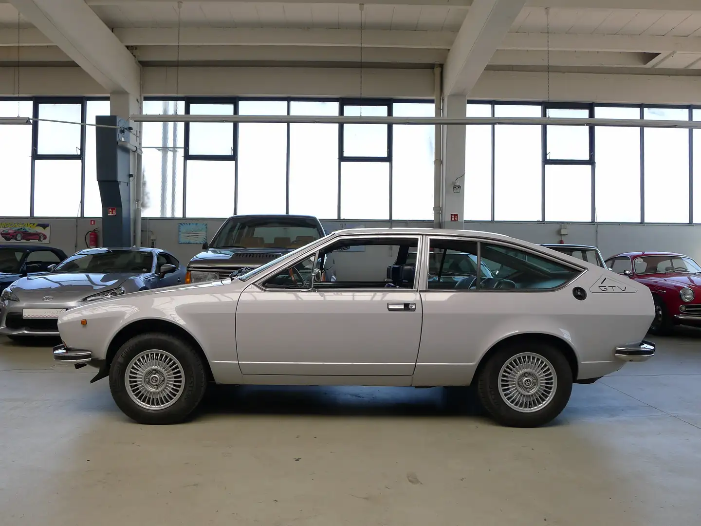 Alfa Romeo Alfetta GT 1.6, rostfreier Originalzustand, technisch Top Gris - 1