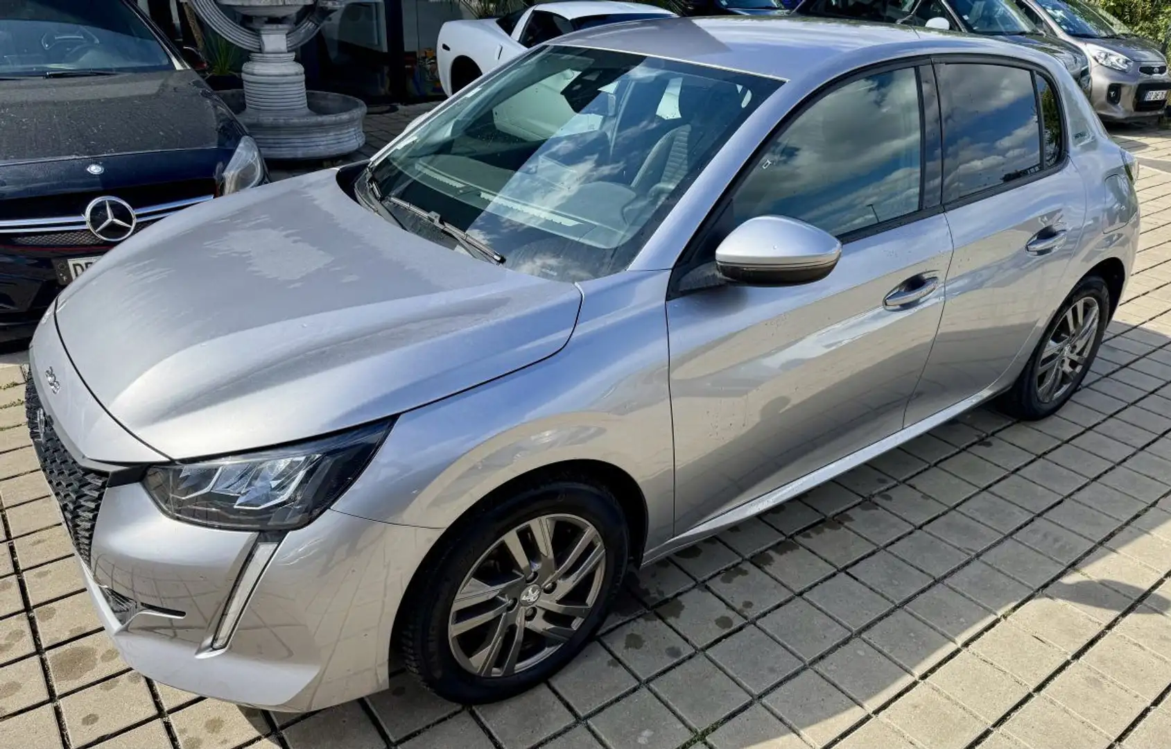 Peugeot 208 1.2 100ch S&S Allure EAT8 STYLE Grau - 2
