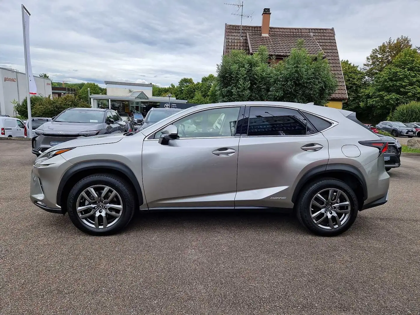 Lexus NX 300h E-FOUR Executive Line Panodach Silber - 2