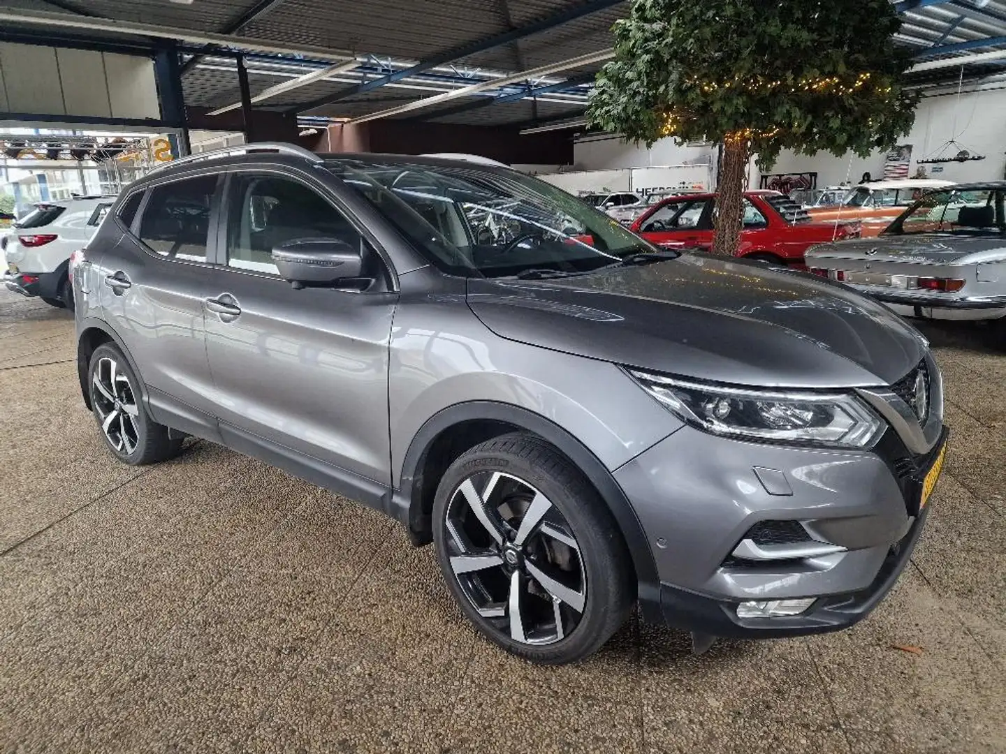 Nissan Qashqai 1.3 DIG-T Tekna | Panorama | Carplay | Camera Grau - 2