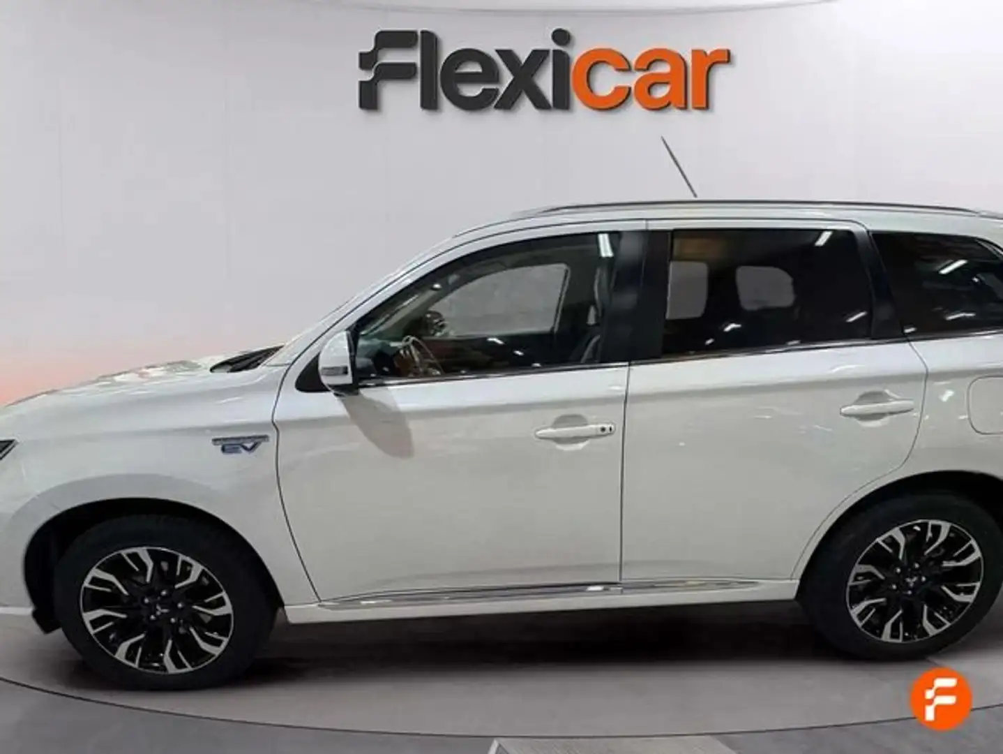 Mitsubishi Outlander PHEV Kaiteki Blanc - 2