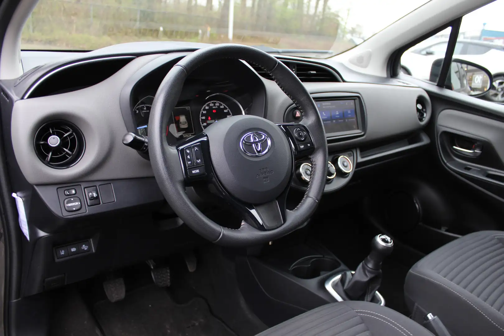 Toyota Yaris 1.0 VVT-i Connect | Rijklaar | Apple/Android | Cam Grijs - 2