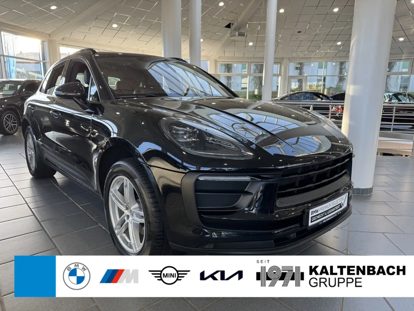 Porsche Macan FACEL. PANO AHK LED W-LAN NAVI KAMERA Zwart - 1