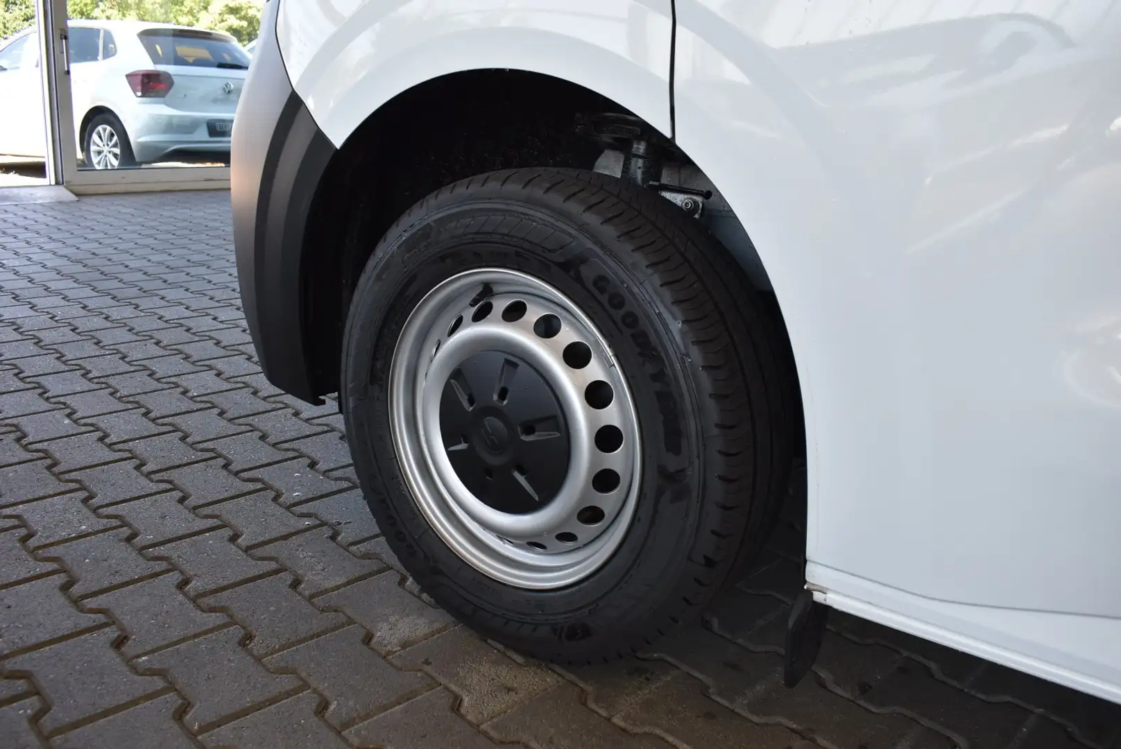 Volkswagen T7 Kastenwagen 2.0 TDI Automatic Lang NAVI AHK KLI Weiß - 2