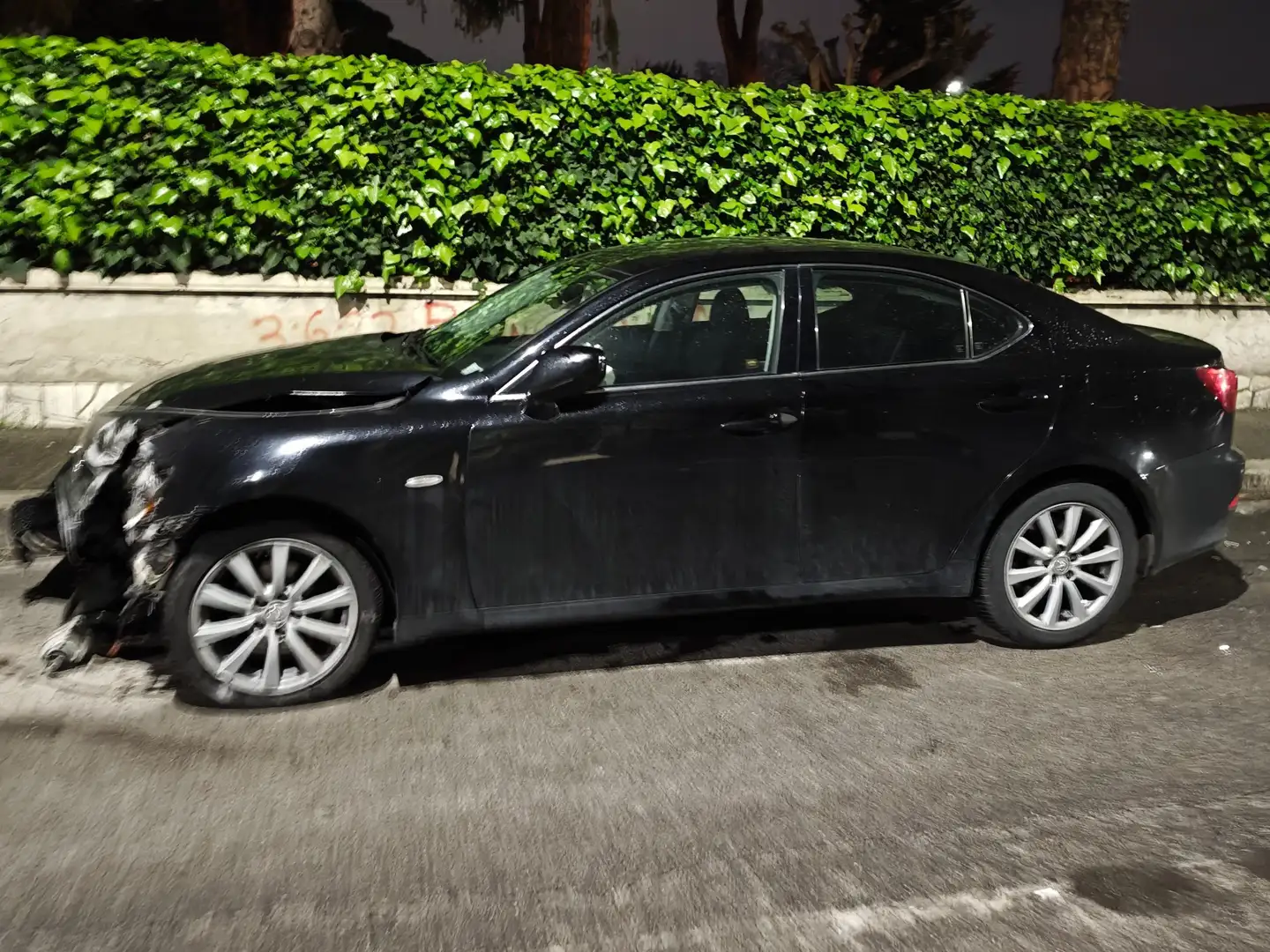 Lexus IS 220d IS 220d 2.2 Sport crna - 2