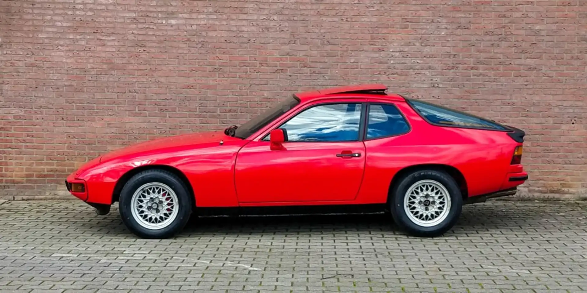 Porsche 924 2.0 Targa Červená - 2