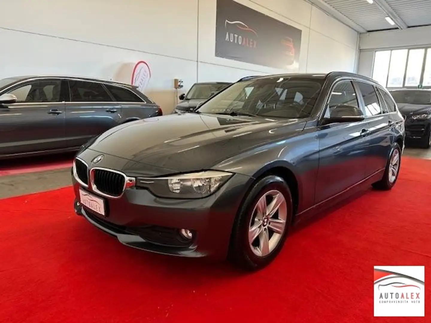 BMW 318 318d Touring Business auto Grijs - 1