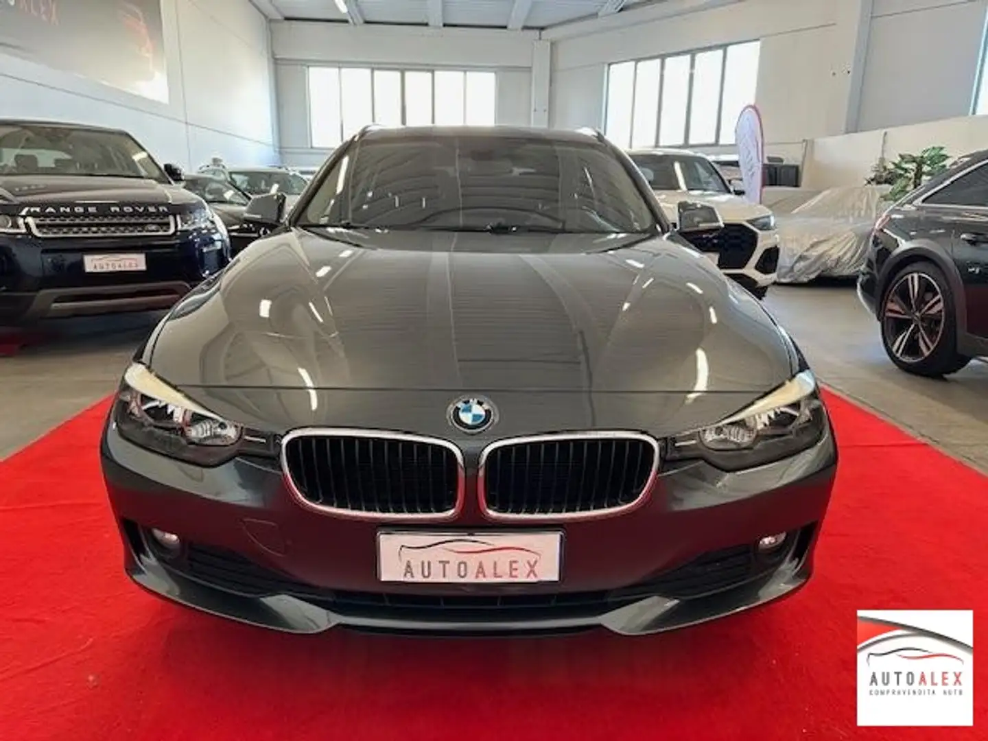 BMW 318 318d Touring Business auto Grijs - 2