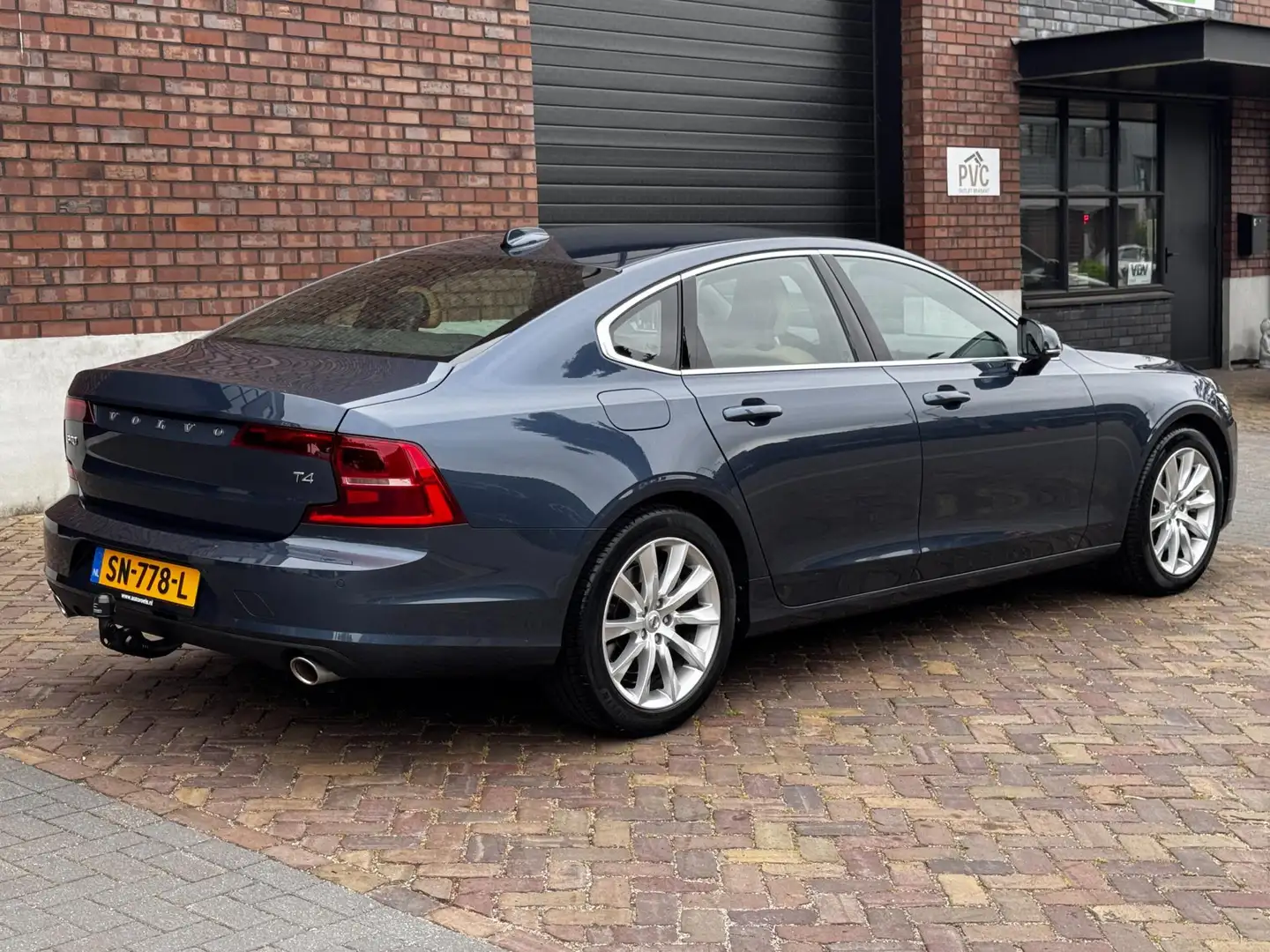 Volvo S90 2.0 T4 Momentum+ / 190 PK / Trekhaak / Automaat / Modrá - 2