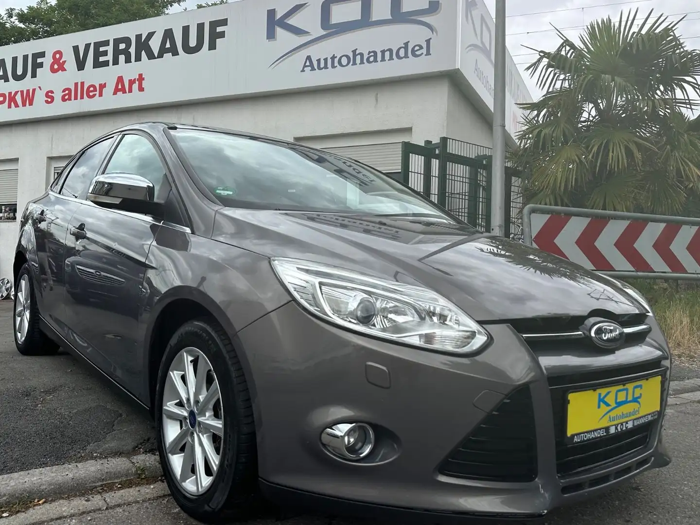 Ford Focus 1,6 Ti-VCT PowerShift Automatik Braun - 1