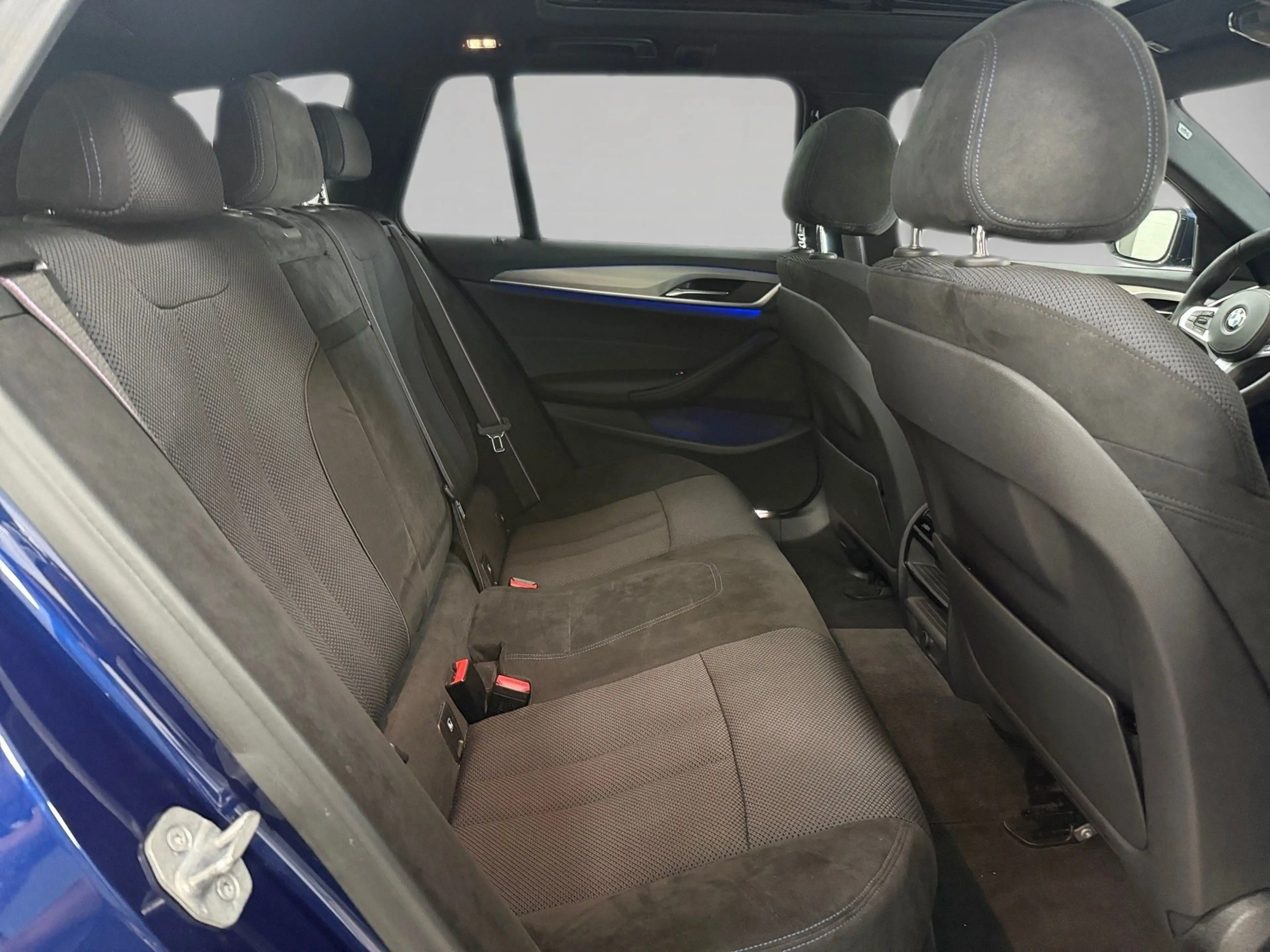 BMW 520 M -Sport*360*PANO*SHZ* — photo 11