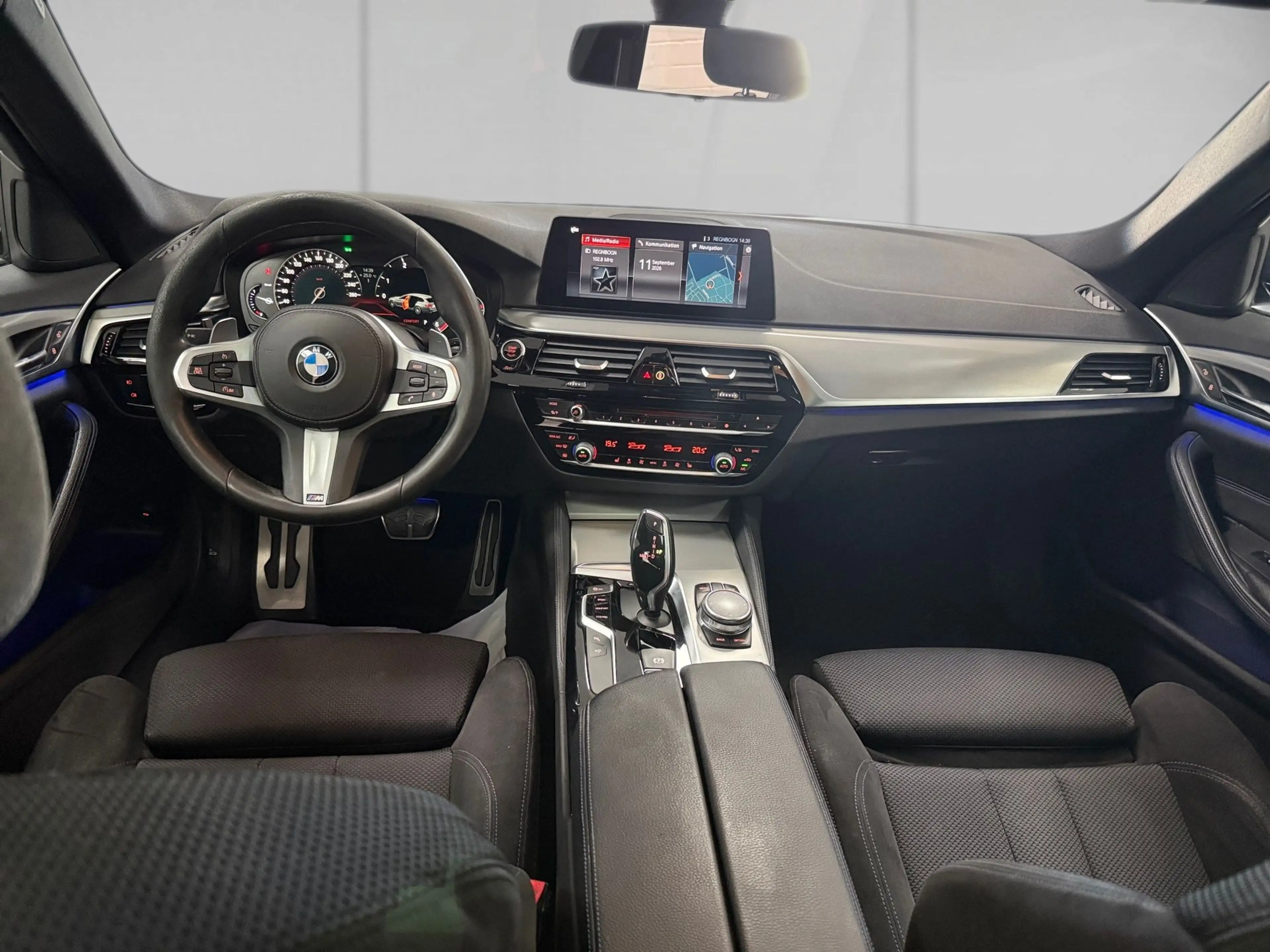 BMW 520 M -Sport*360*PANO*SHZ* — photo 12