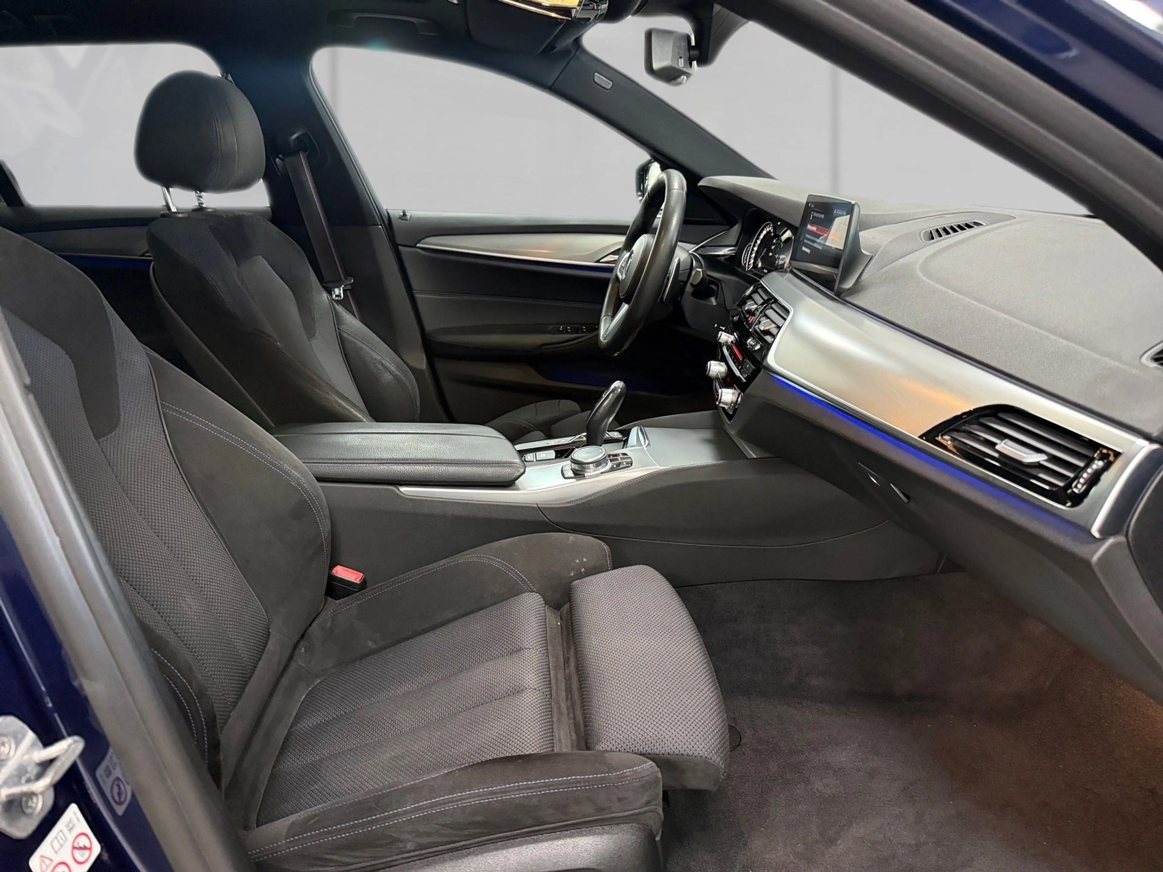 BMW 520 M -Sport*360*PANO*SHZ* — photo 10