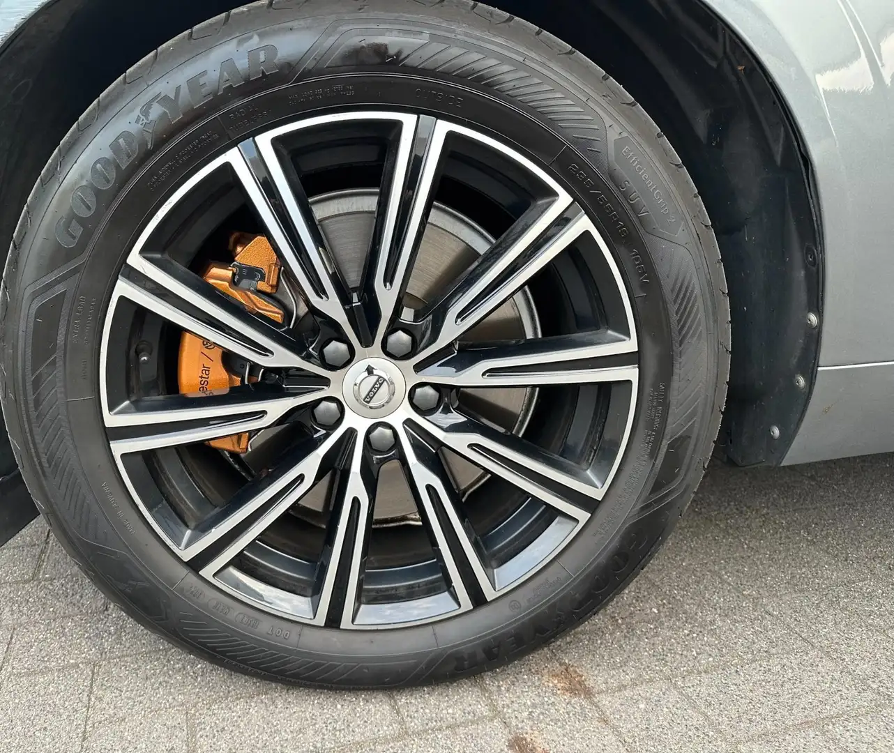 Volvo XC60 2.0 T8 Twin Engine AWD Inscription Gris - 2