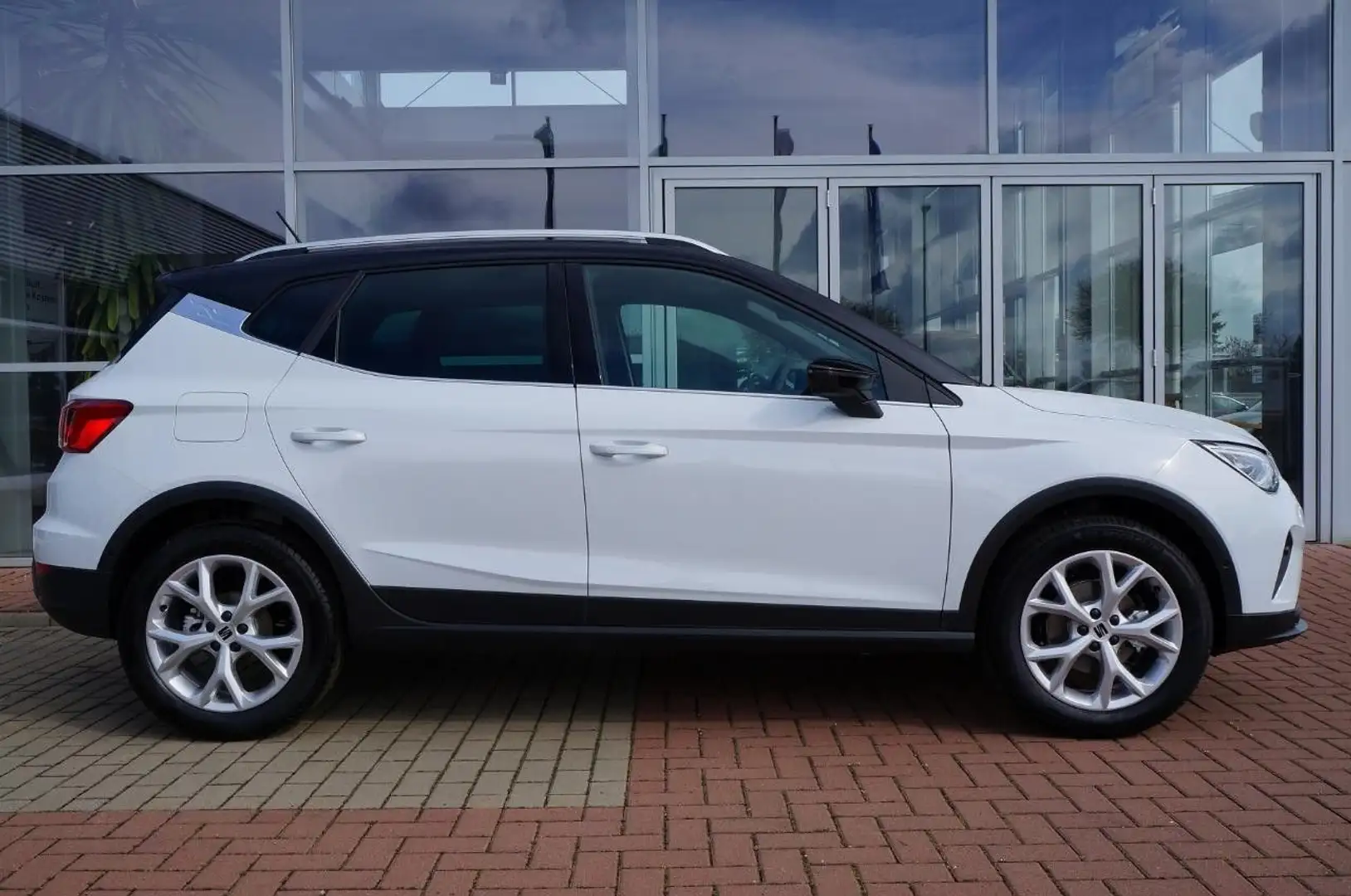 SEAT Arona Facelift FR 1.0 TSI 6-G Navi,Kamera,ACC Wit - 2