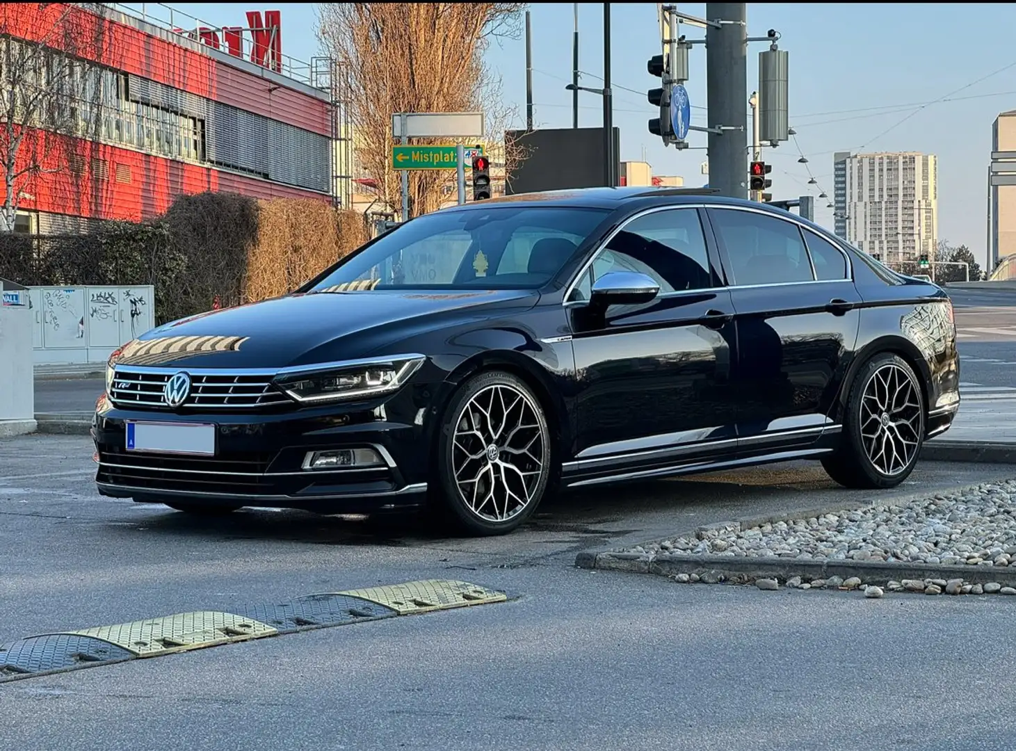 Volkswagen Passat R-Line / 2,0 TDI - 190 PS - 4Motion DSG Schwarz - 2
