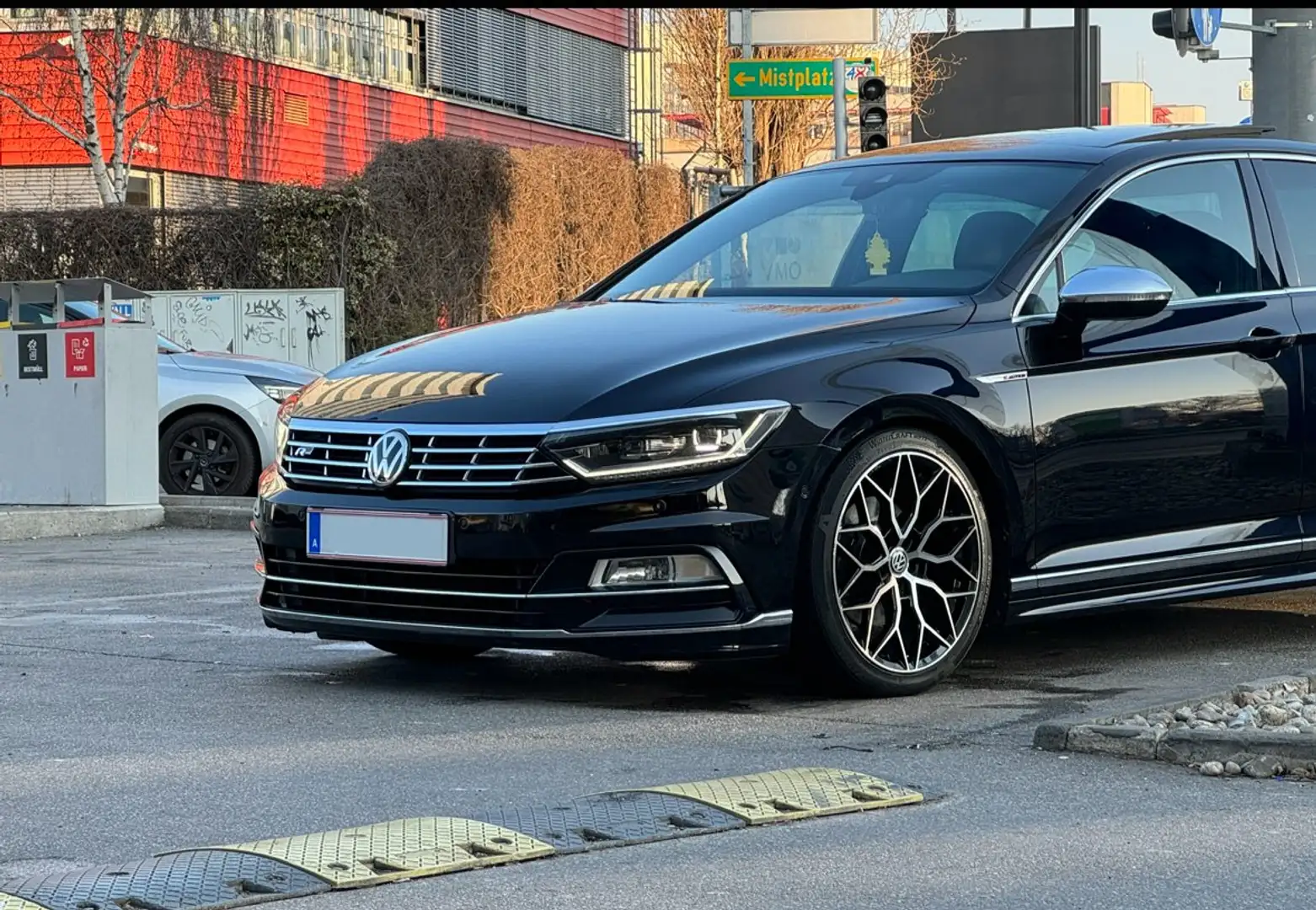 Volkswagen Passat R-Line / 2,0 TDI - 190 PS - 4Motion DSG Schwarz - 1
