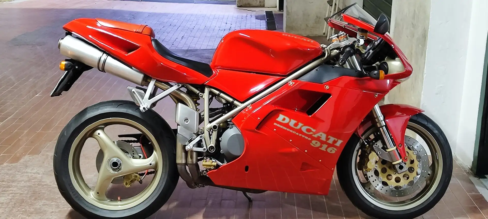 Ducati 916 Biposto Rojo - 1