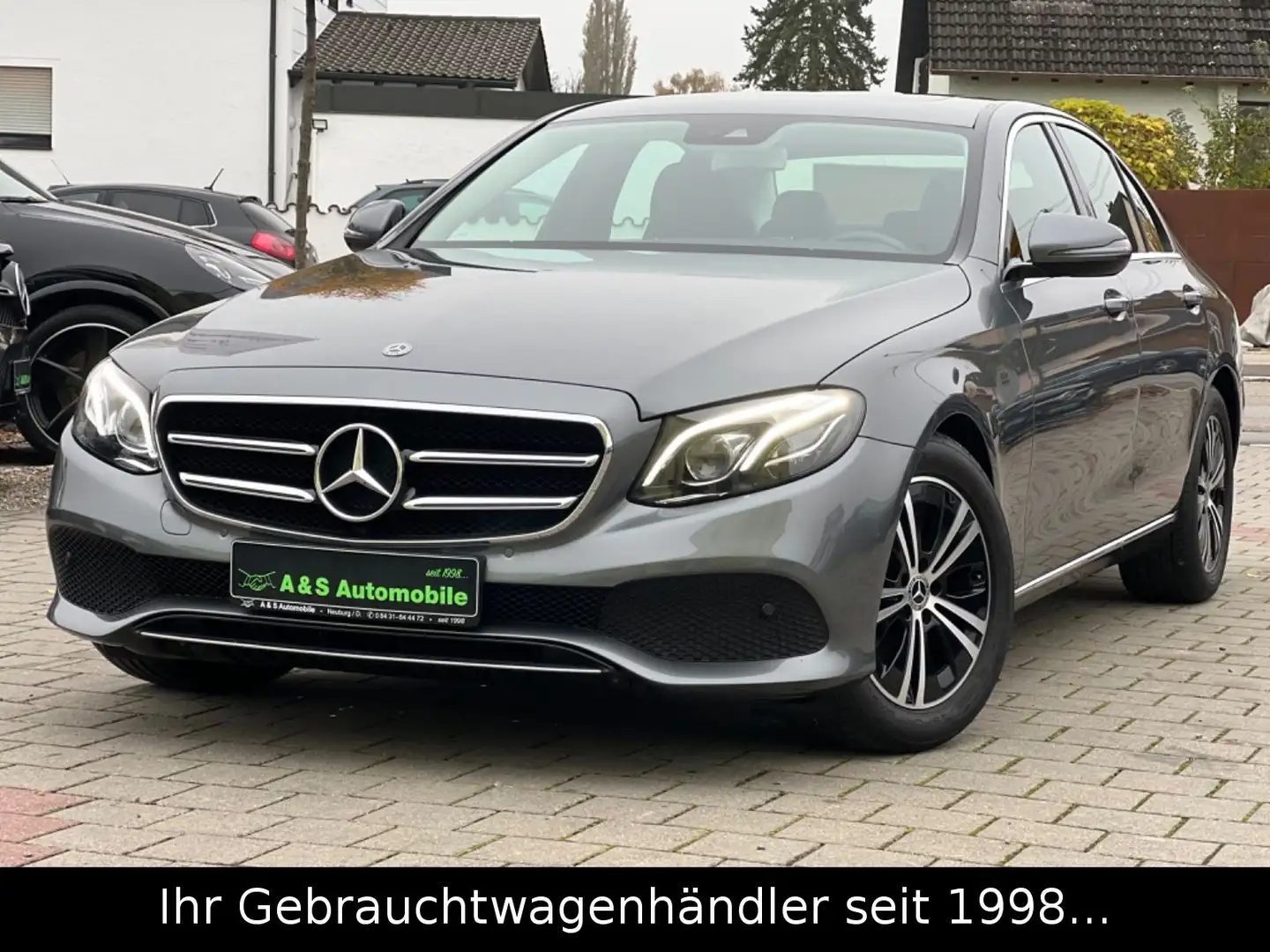 Mercedes-Benz E 220 d Lim. Avantgarde 9G *MULTIBEAM/SCHIEBEDACH Grau - 1