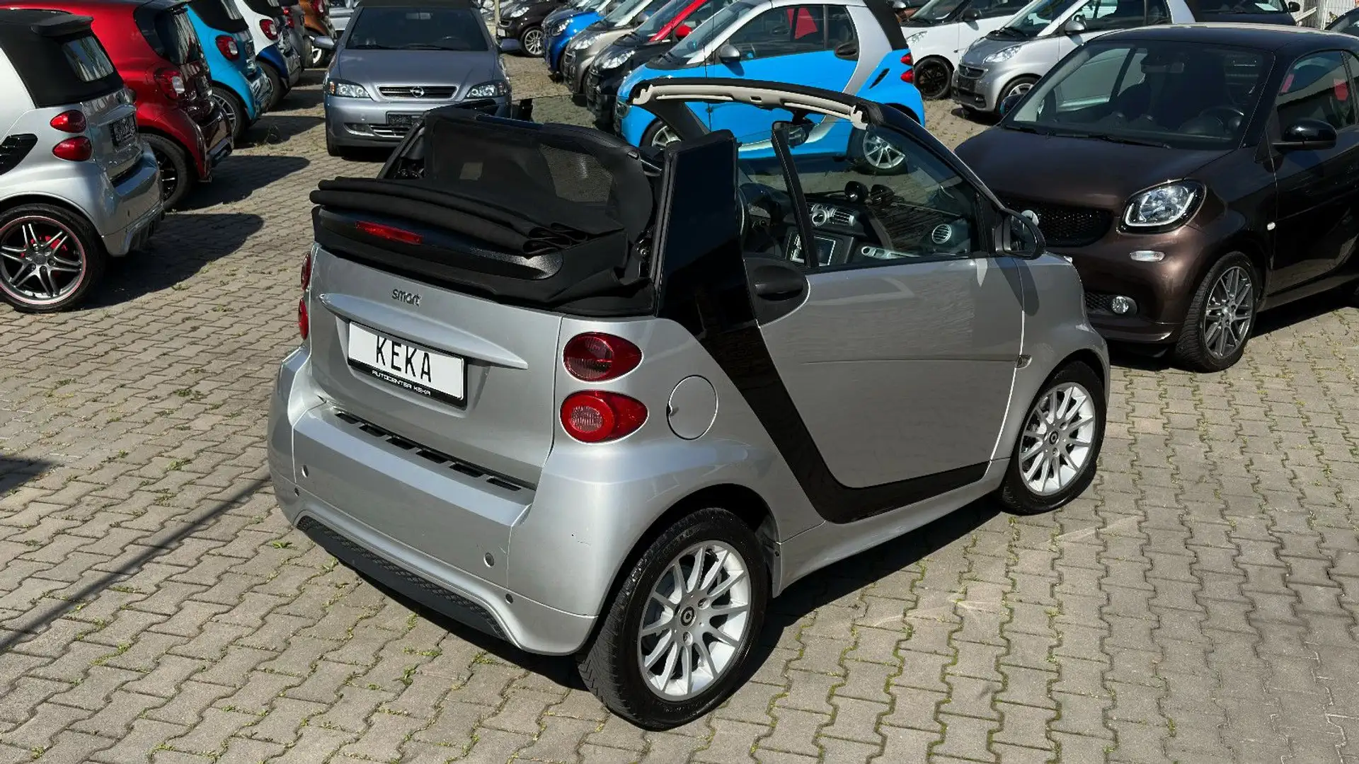 smart forTwo Cabrio TURBO Aut. SILVER BLACK EDITION! NAVI! Silber - 2