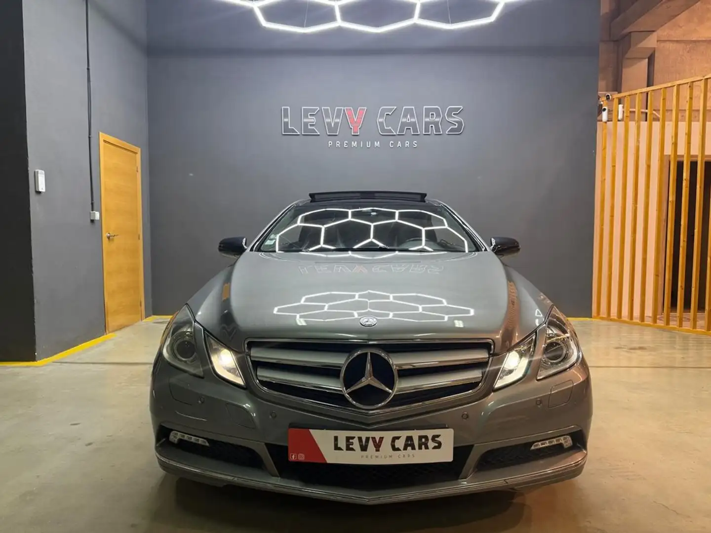 Mercedes-Benz E 350 Coupé CDI Blue Efficiency Avantg. Grau - 2