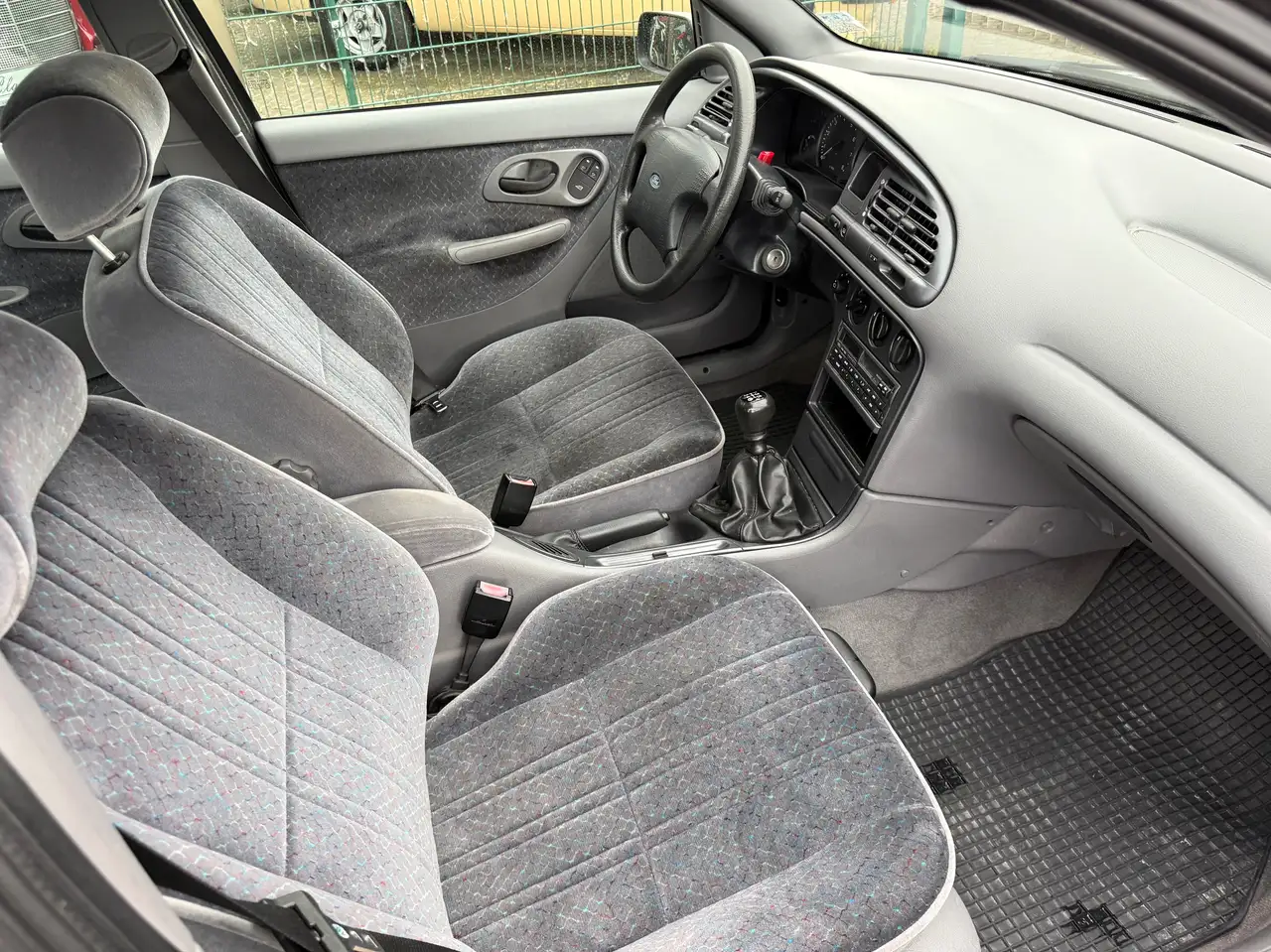 Ford Mondeo 1.8 GLX MK1 *Stufenheck*nur 94 TKM*Schiebedach*eFH*, foto 10