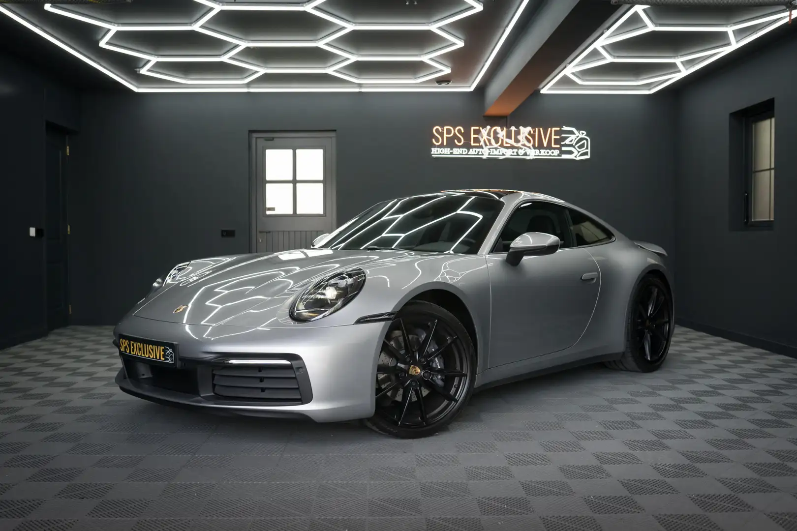 Porsche 992 3.0 Carrera / Carplay / BTW / Glazen schuifkanteld Grijs - 1